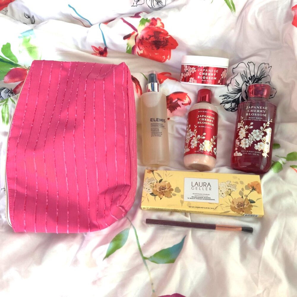 Bath and Bodyworks Bundle of Body Wash, Bubble Bath, Body Butter, New
